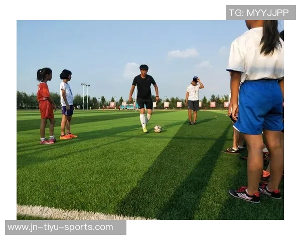 守护球门的荣耀时刻足球门将英姿壁纸展现运动激情 守护球门的荣耀时刻足球门将英姿壁纸展现运动激情